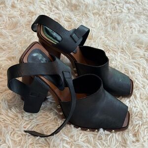 Zara Basic Collection Black Leather Studded Block Heel wood Sandals Size 38/7.5